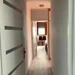 Apartament Modern Two Bedroom Flat With Balcony Lenti