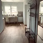 Modern Two Bedroom Flat With Balcony Apartament