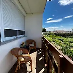 Apartament Modern Two Bedroom Flat With Balcony *