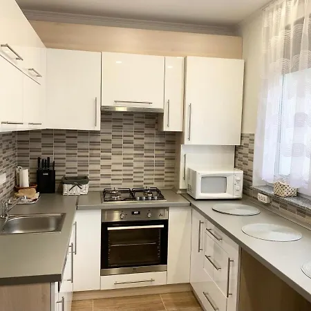 Modern Two Bedroom Flat With Balcony Apartamento Lenti