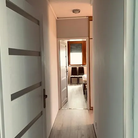 Apartamento Modern Two Bedroom Flat With Balcony Lenti