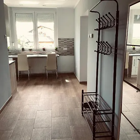 Modern Two Bedroom Flat With Balcony شقة