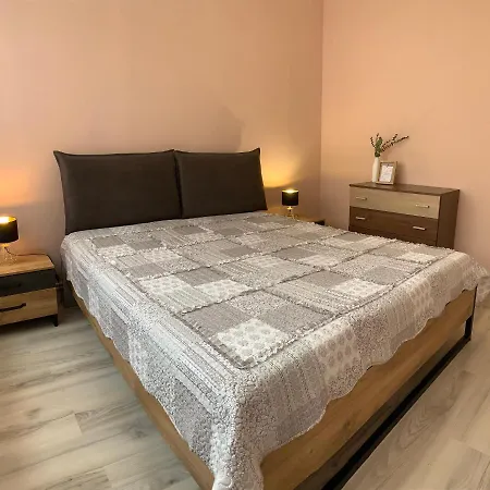 Modern Two Bedroom Flat With Balcony 公寓