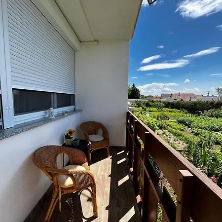 شقة Modern Two Bedroom Flat With Balcony *