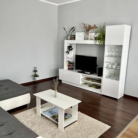 Apartamento Modern Two Bedroom Flat With Balcony Lenti