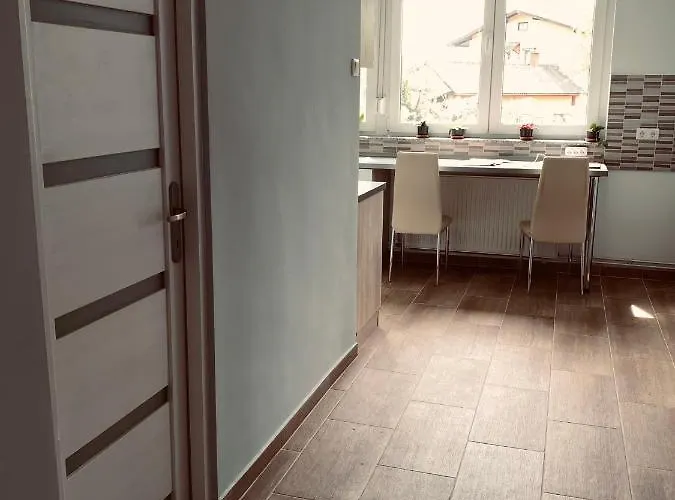 Modern Two Bedroom Flat With Balcony 公寓