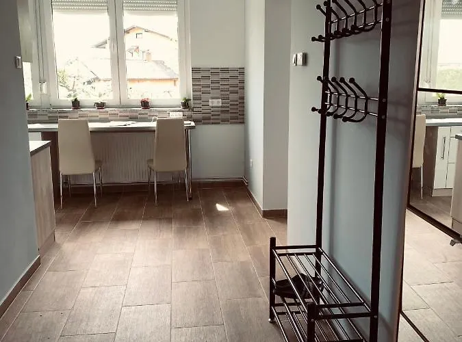 Modern Two Bedroom Flat With Balcony 公寓
