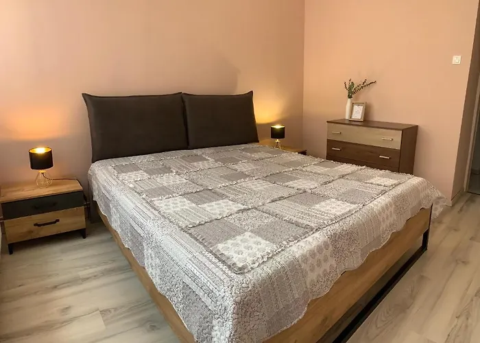 Modern Two Bedroom Flat With Balcony 公寓